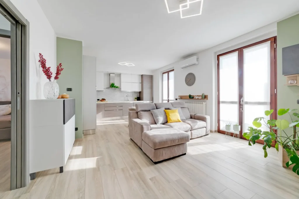 TRILOCALE LUMINOSO IN PICCOLA PALAZZINA — foto 2