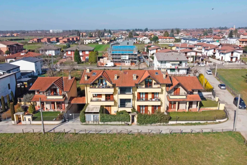 TRILOCALE LUMINOSO IN PICCOLA PALAZZINA — foto 11