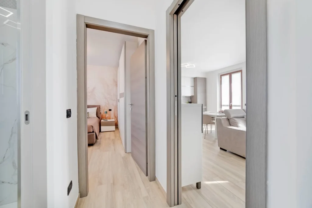TRILOCALE LUMINOSO IN PICCOLA PALAZZINA — foto 12