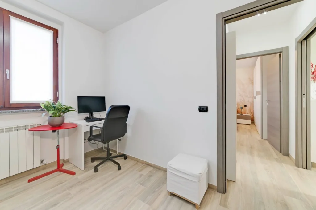 TRILOCALE LUMINOSO IN PICCOLA PALAZZINA — foto 17