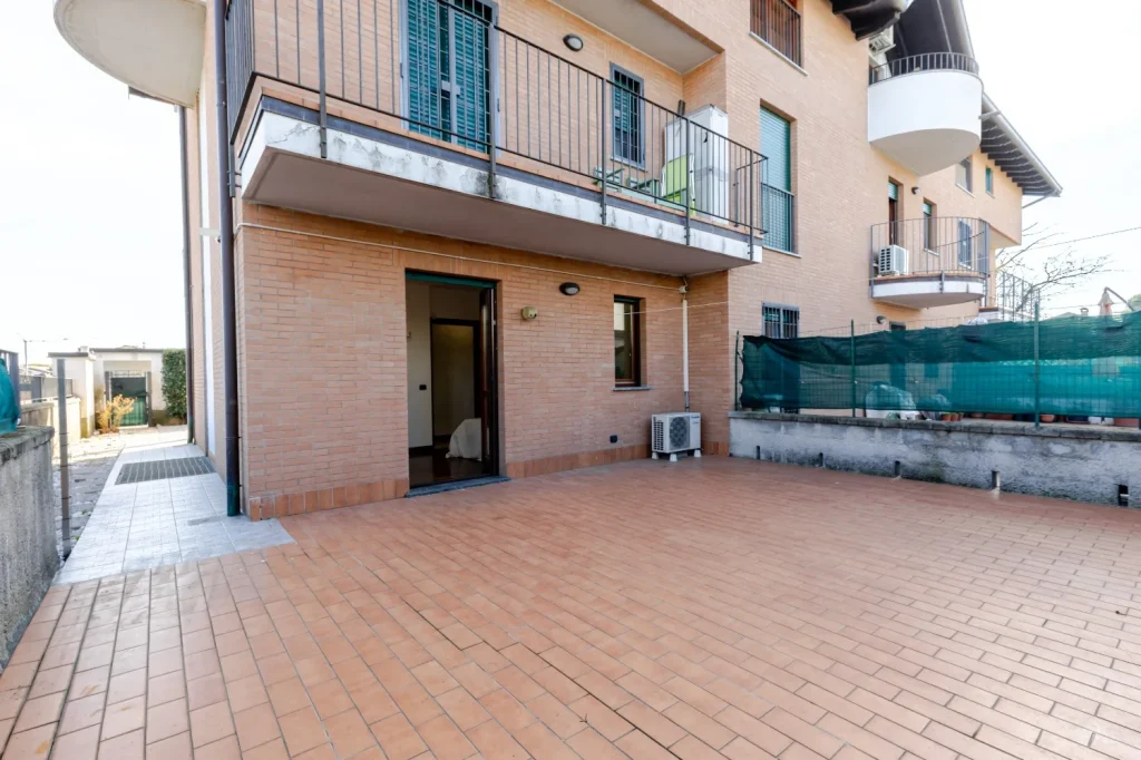 Trilocale con area esterna e box doppio — foto 13