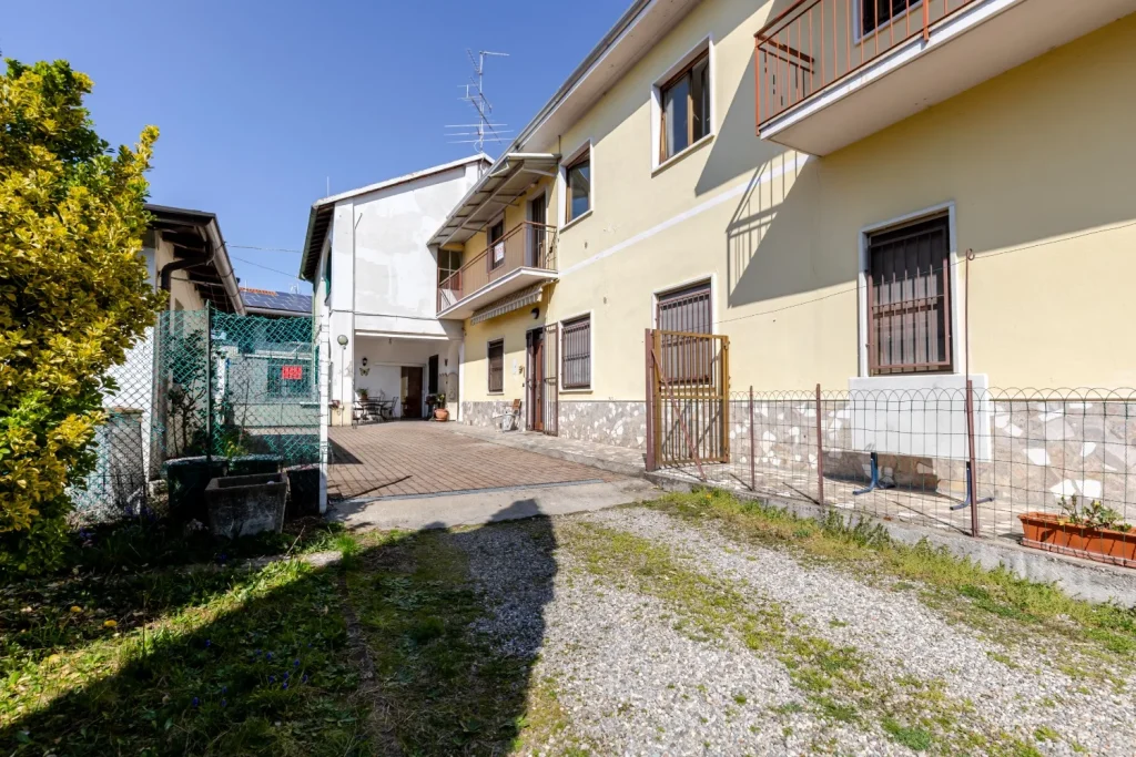 Ampio 3L con terrazzo, area esterna e posto auto — foto 34