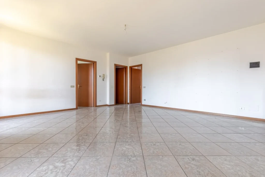 Tril/quadri su due livelli con sottotetto, 4 box auto — foto 6