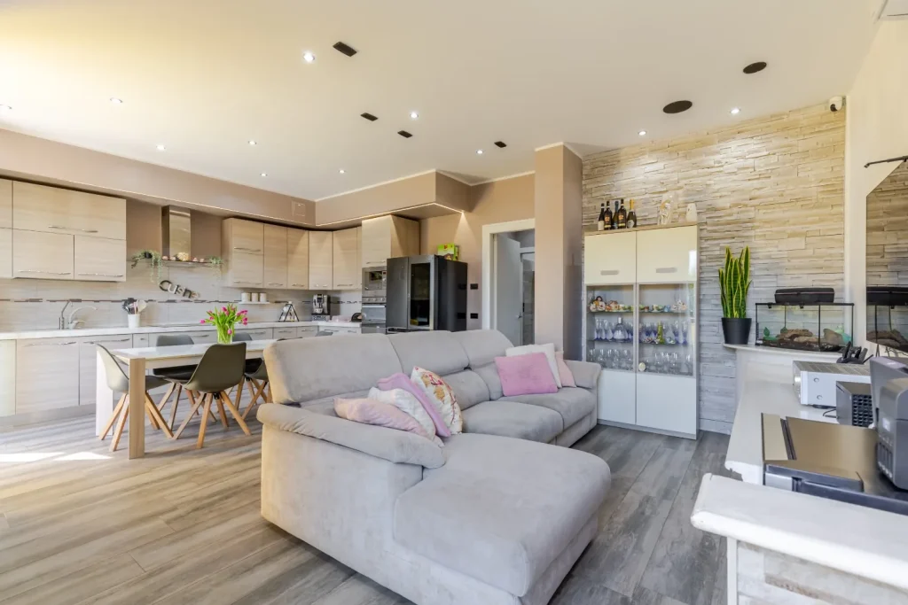 Appartamento ristrutturato con terrazzo e box — foto 2