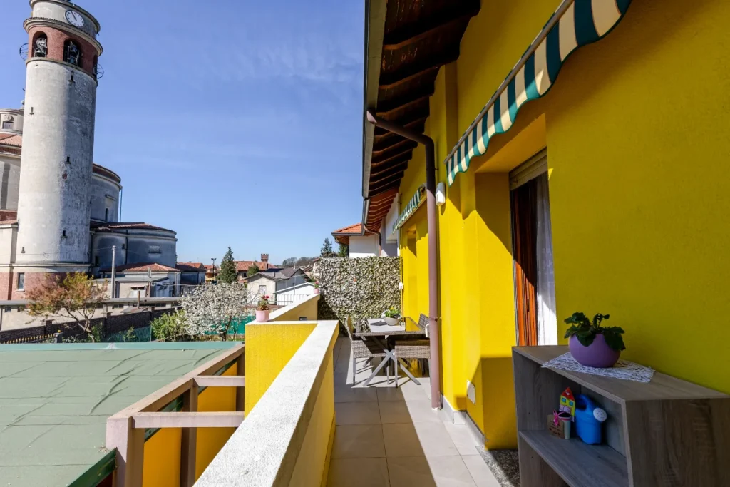 Appartamento ristrutturato con terrazzo e box — foto 14