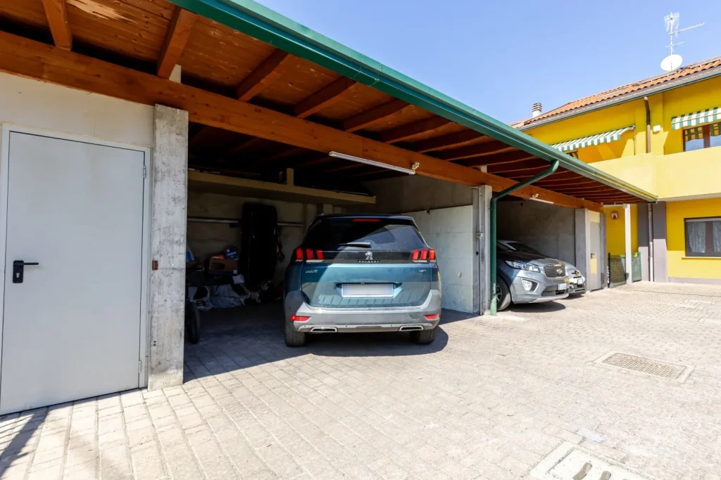 Appartamento ristrutturato con terrazzo e box — foto 46