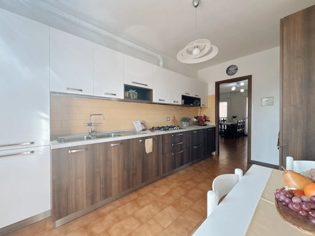 Luminoso trilocale con terrazzo e box — foto 10