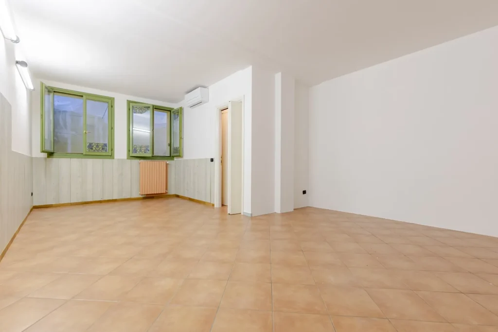 Bilocale con taverna, giardino e box — foto 16