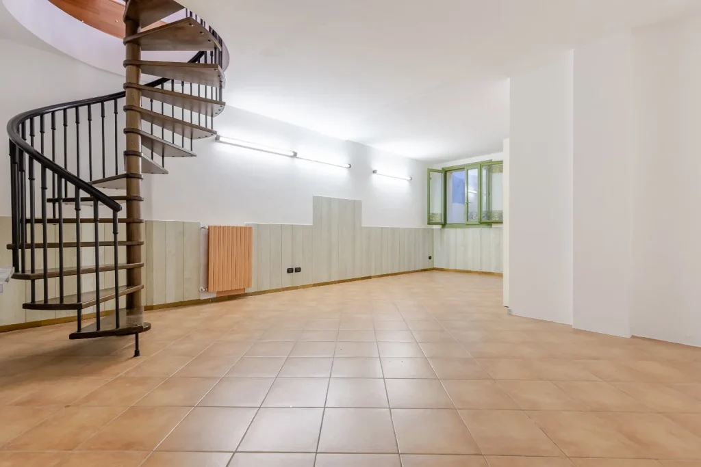 Bilocale con taverna, giardino e box — foto 17