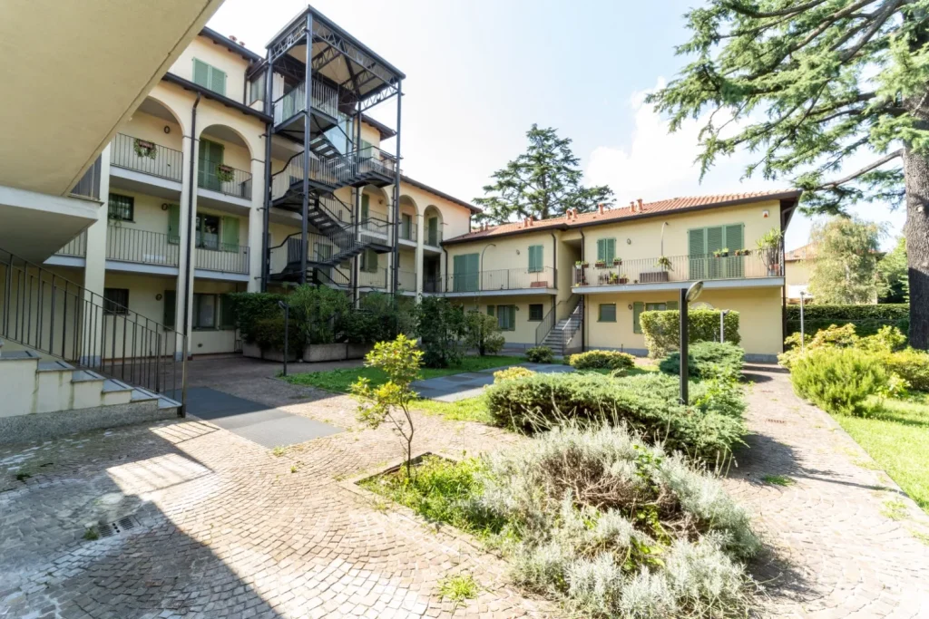 Bilocale con taverna, giardino e box — foto 22
