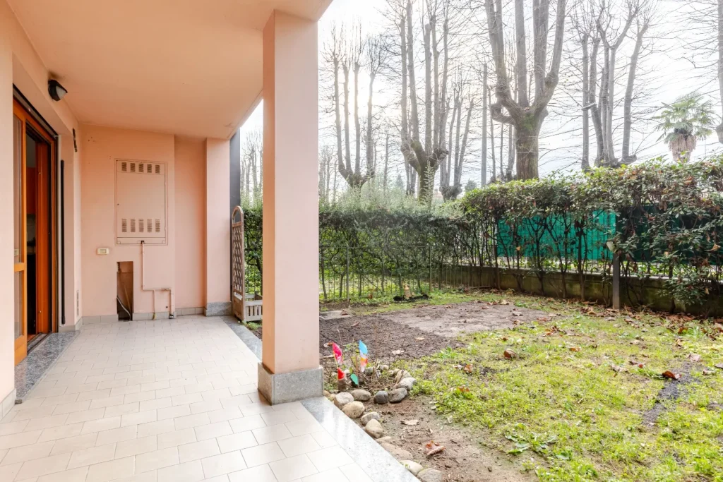 Bilocale arredato con giardino — foto 15