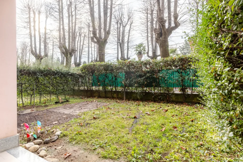 Bilocale arredato con giardino — foto 24