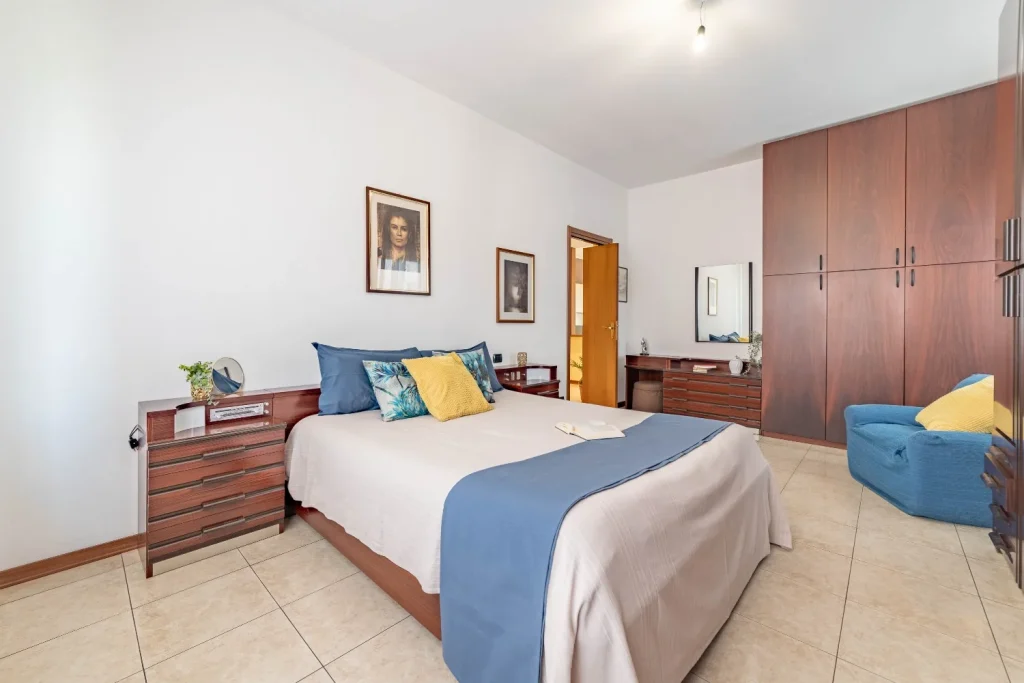 Luminoso trilocale con arredo incluso e box doppio — foto 16