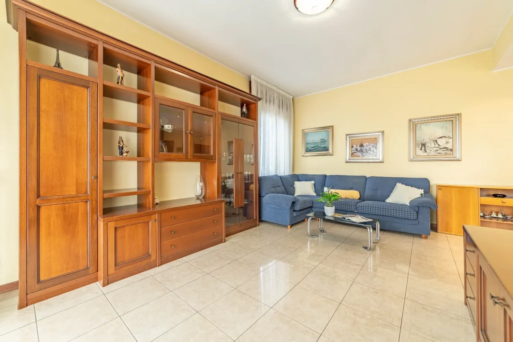 Luminoso trilocale con arredo incluso e box doppio — foto 3