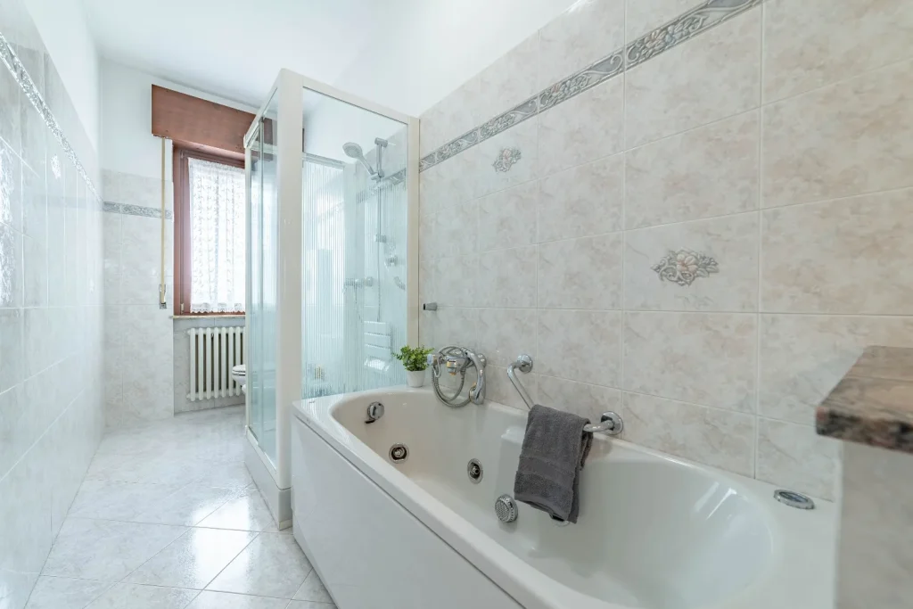 Luminoso trilocale con arredo incluso e box doppio — foto 24