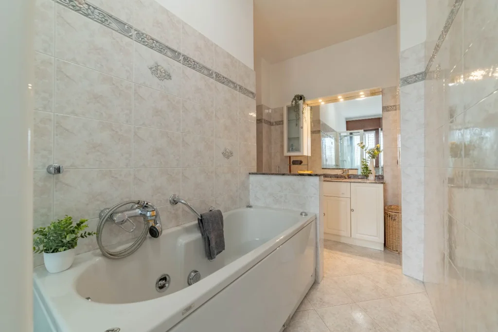 Luminoso trilocale con arredo incluso e box doppio — foto 25