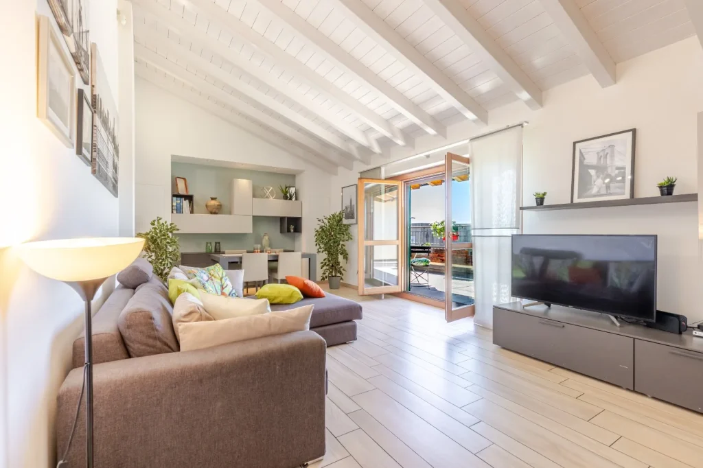 ATTICO PANORAMICO CON VISTA APERTA SUL MONTE ROSA — foto 3
