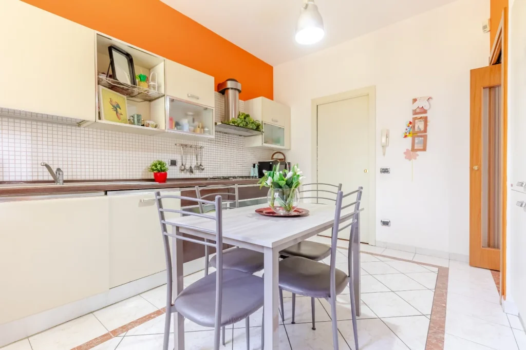 Luminoso appartamento con box nel cuore di Tradate — foto 19