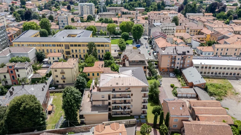 Luminoso appartamento con box nel cuore di Tradate — foto 51