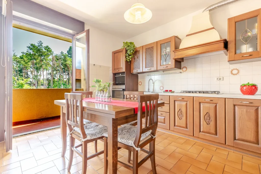 Quadrilocale spazioso con box e balcone a Tradate — foto 12