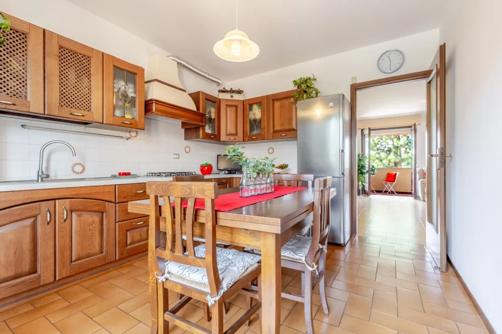 Quadrilocale spazioso con box e balcone a Tradate — foto 16