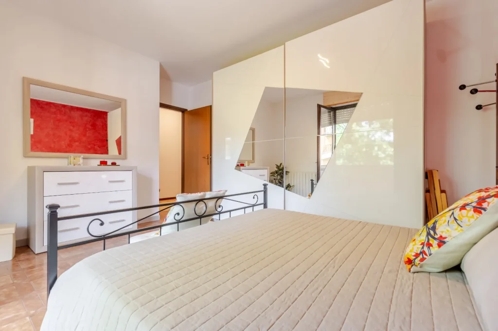Quadrilocale spazioso con box e balcone a Tradate — foto 21