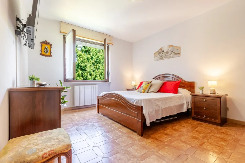 Quadrilocale spazioso con box e balcone a Tradate — foto 28