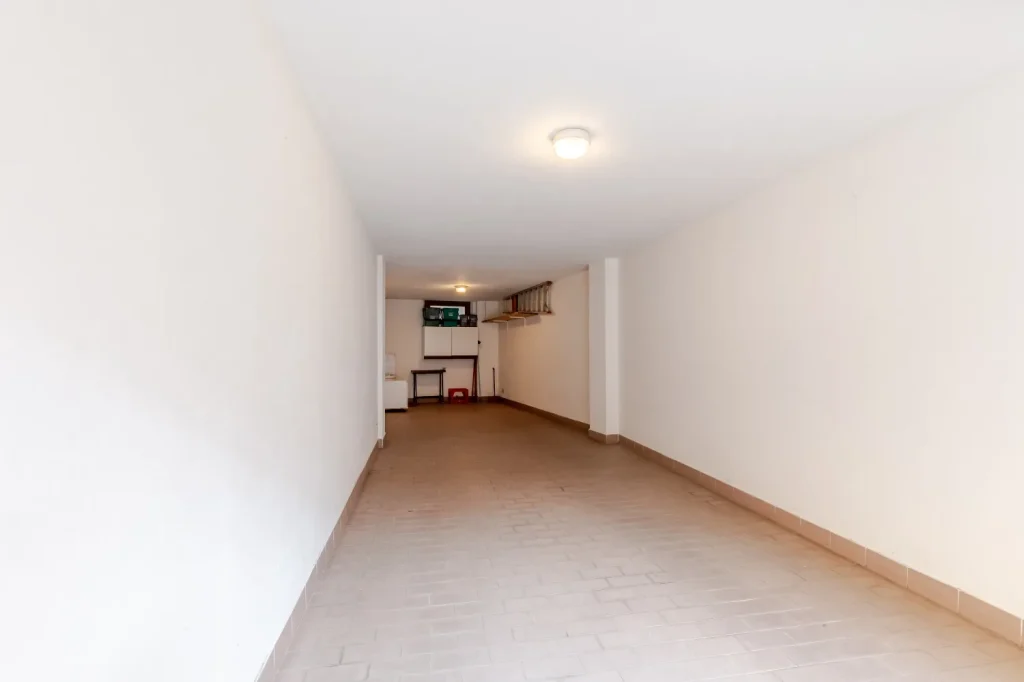 Trilocale su due livelli e box doppio in pieno centro — foto 32
