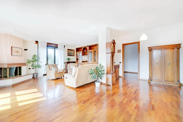 Un terzo di villa. 150 euro di spese all'anno.