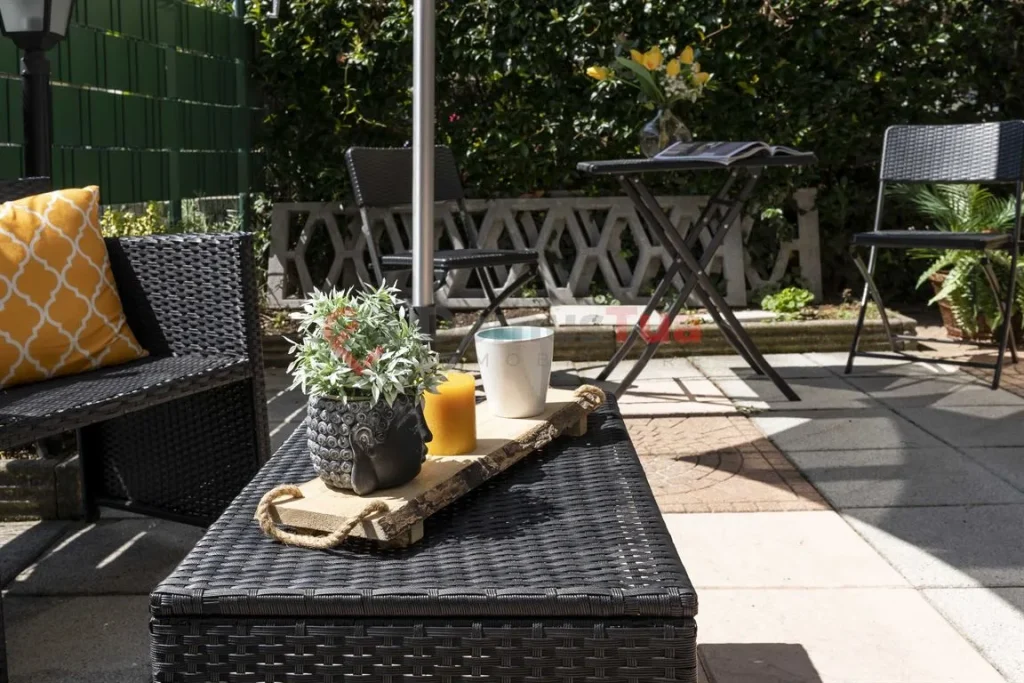 COMODO TRILOCALE CON PIACEVOLE AREA ESTERNA — foto 12