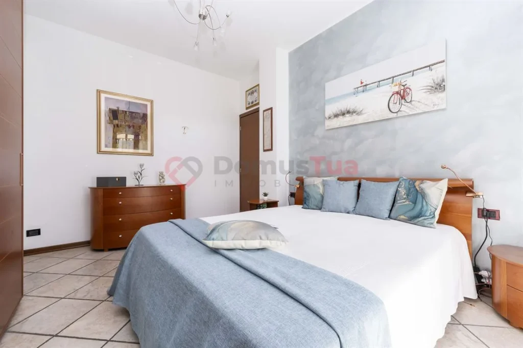 COMODO TRILOCALE CON PIACEVOLE AREA ESTERNA — foto 14