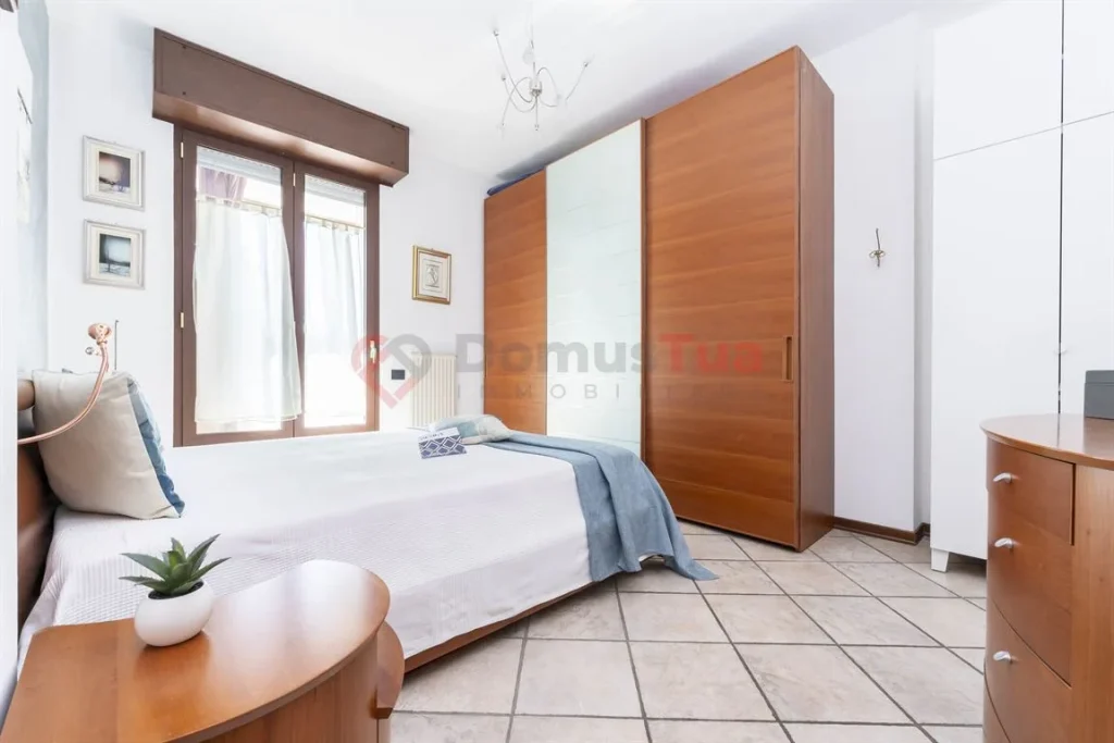 COMODO TRILOCALE CON PIACEVOLE AREA ESTERNA — foto 15