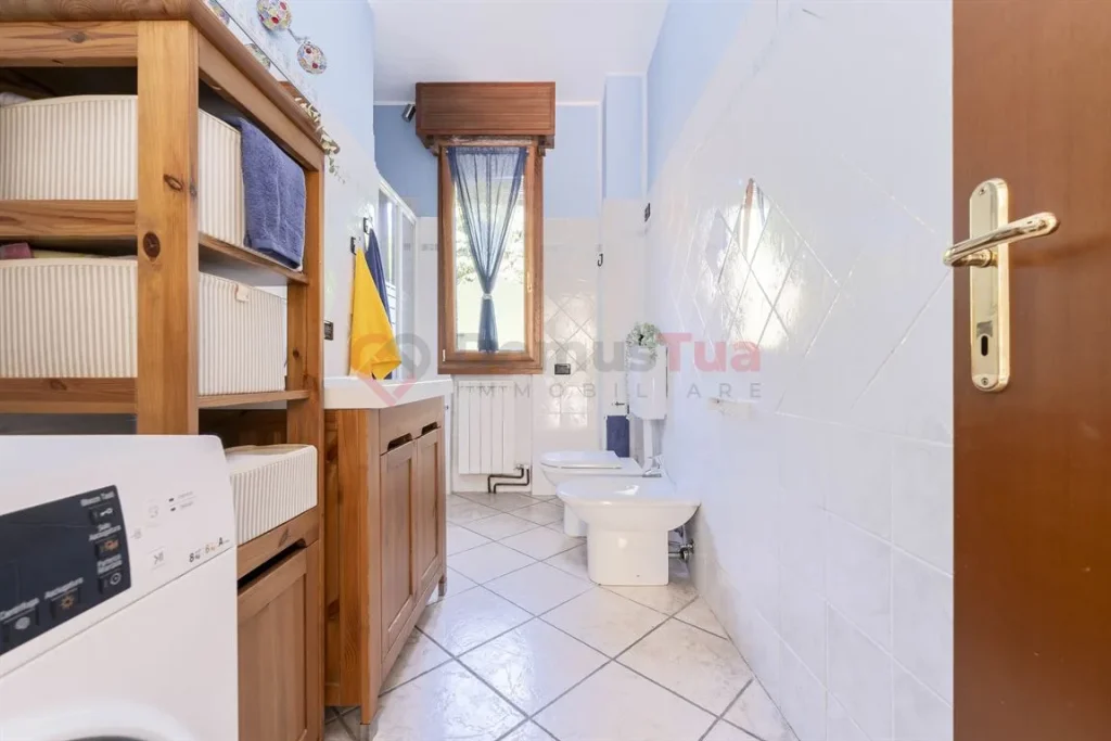 COMODO TRILOCALE CON PIACEVOLE AREA ESTERNA — foto 16