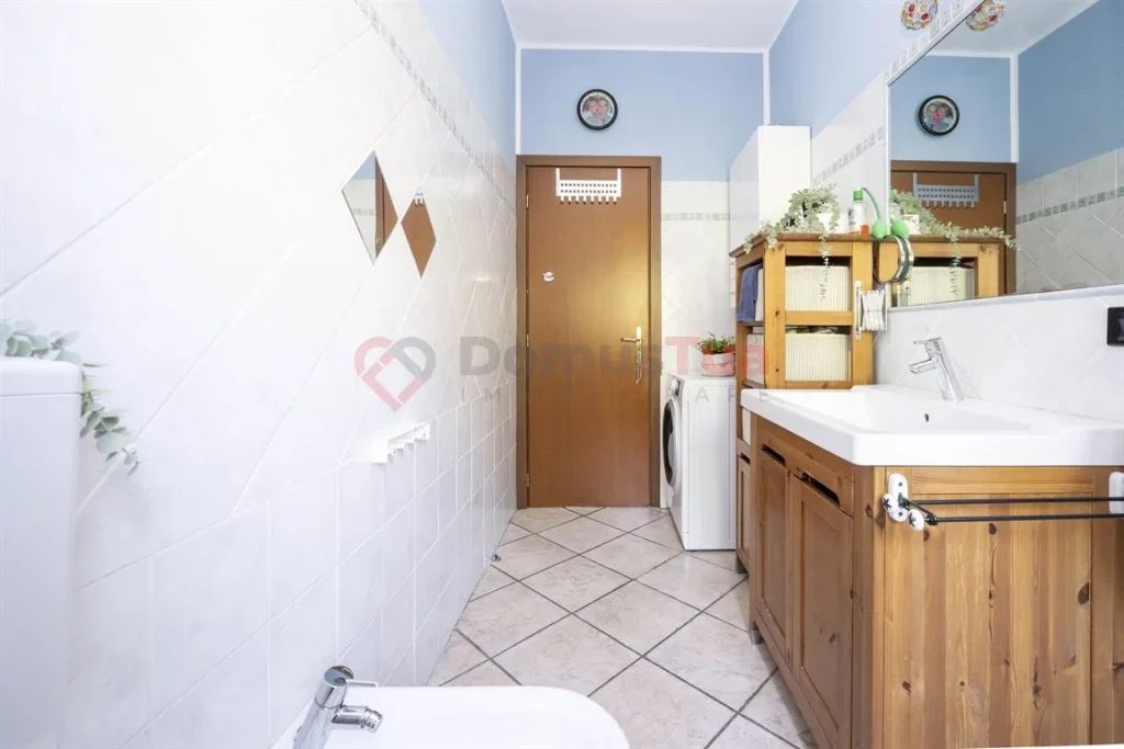 COMODO TRILOCALE CON PIACEVOLE AREA ESTERNA — foto 17