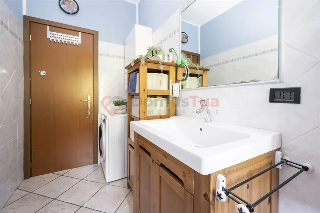 COMODO TRILOCALE CON PIACEVOLE AREA ESTERNA — foto 18