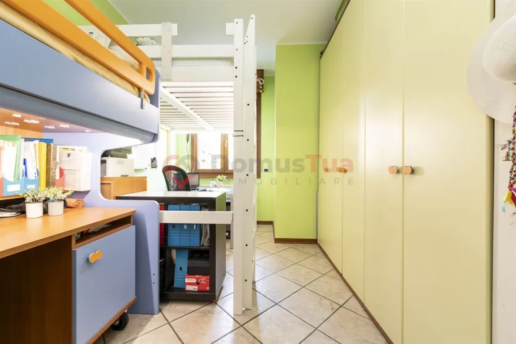 COMODO TRILOCALE CON PIACEVOLE AREA ESTERNA — foto 19