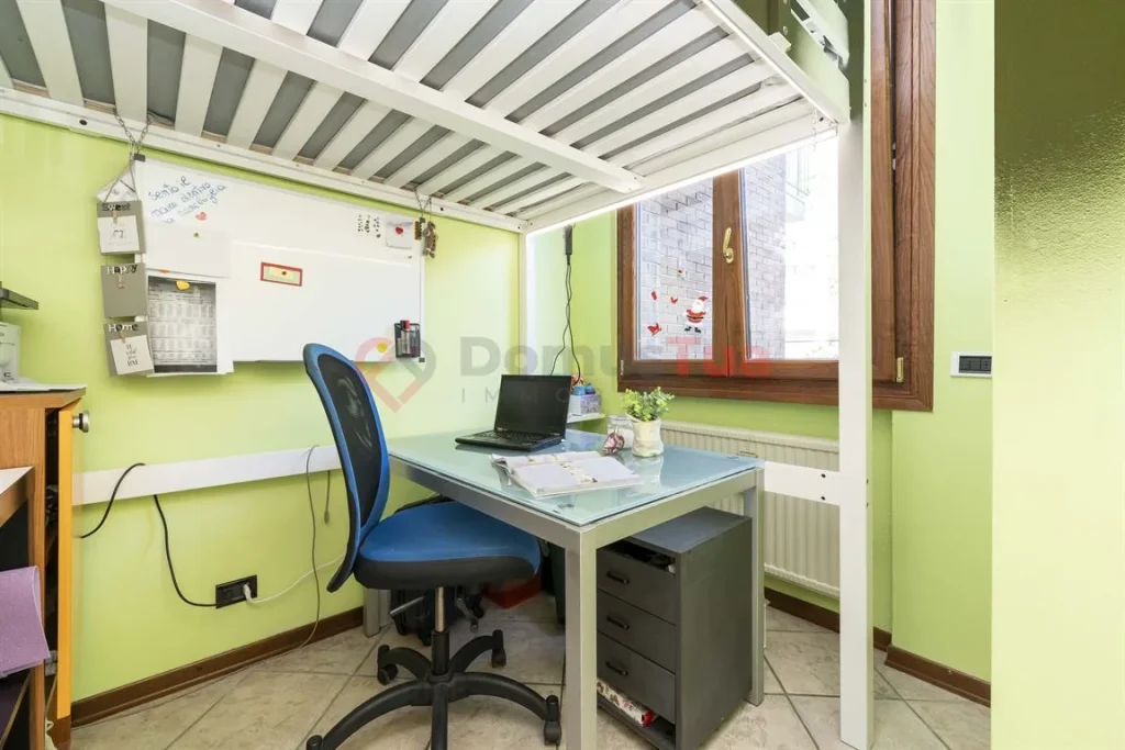 COMODO TRILOCALE CON PIACEVOLE AREA ESTERNA — foto 21