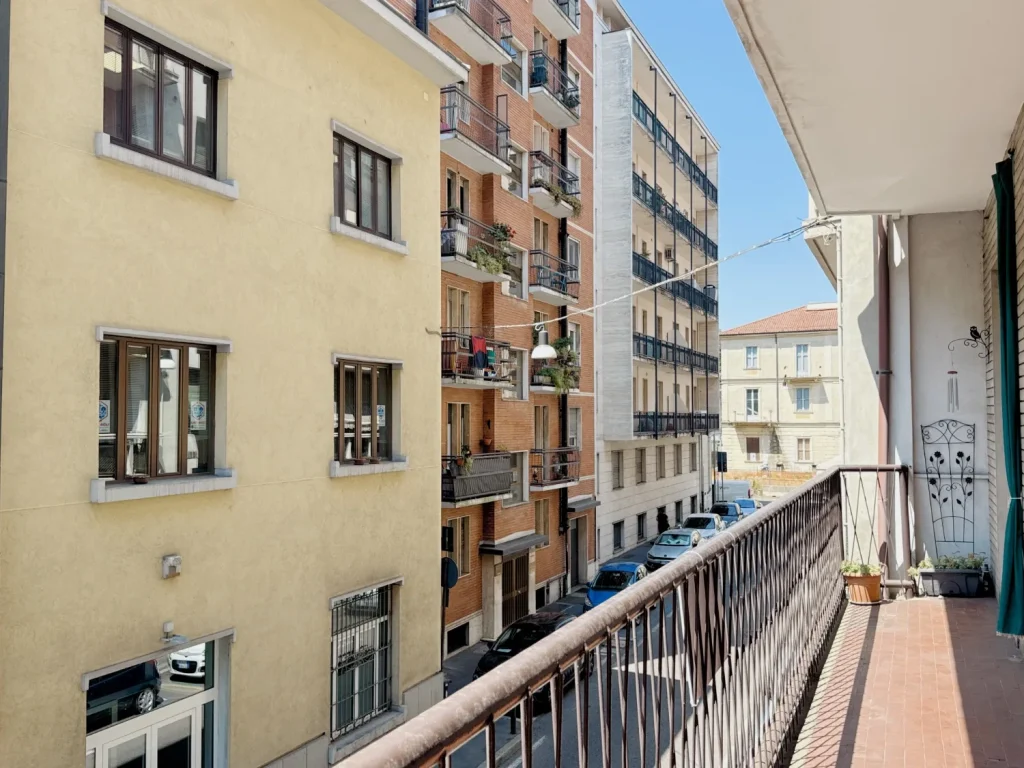 Ampio trilocale in centro — foto 22