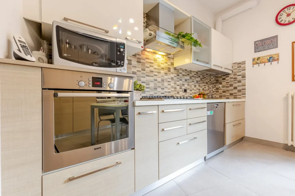 Ampio quadrilocale ristrutturato con box doppio — foto 13