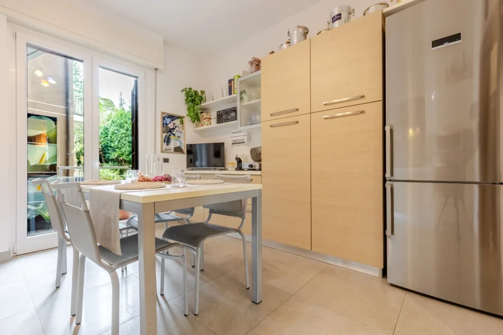 Ampio quadrilocale ristrutturato con box doppio — foto 14