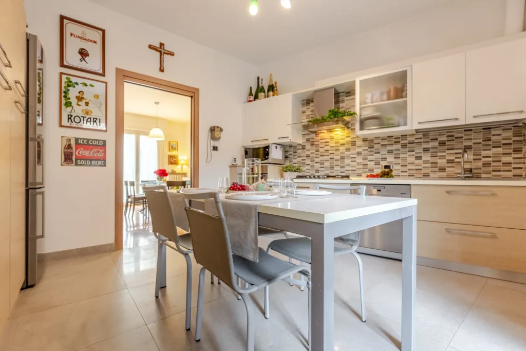 Ampio quadrilocale ristrutturato con box doppio — foto 16