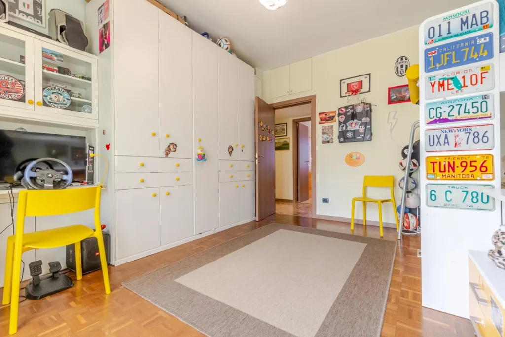 Ampio quadrilocale ristrutturato con box doppio — foto 29