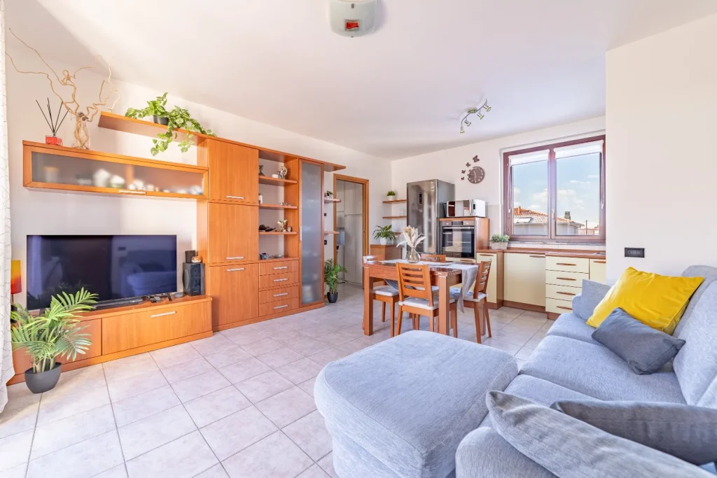 Bilocale con ampio terrazzo e box doppio — foto 2