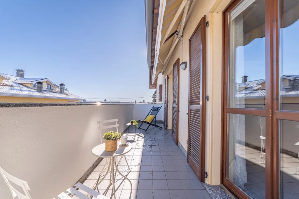 Bilocale con ampio terrazzo e box doppio — foto 4