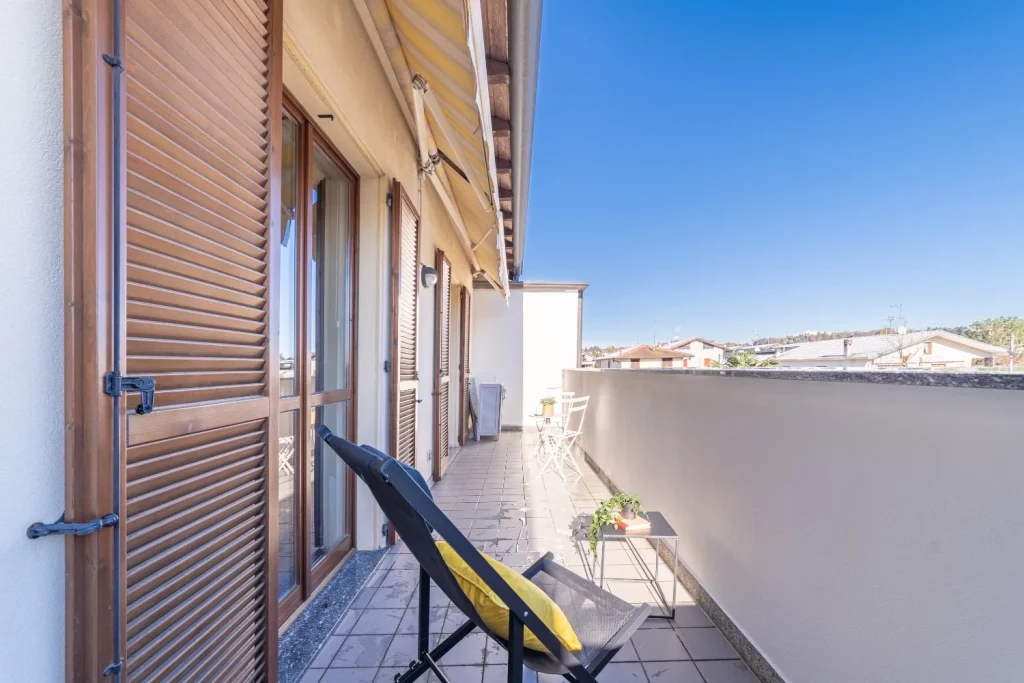 Bilocale con ampio terrazzo e box doppio — foto 9
