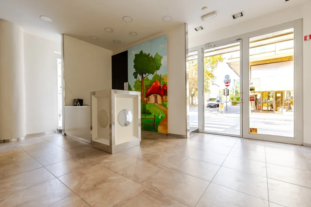 Negozio 130 mq in centro Tradate con 3 vetrine — foto 12