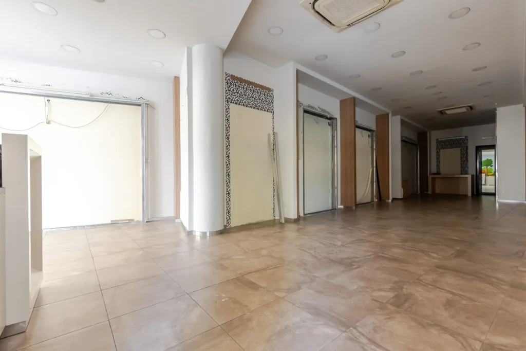 Negozio 130 mq in centro Tradate con 3 vetrine — foto 14