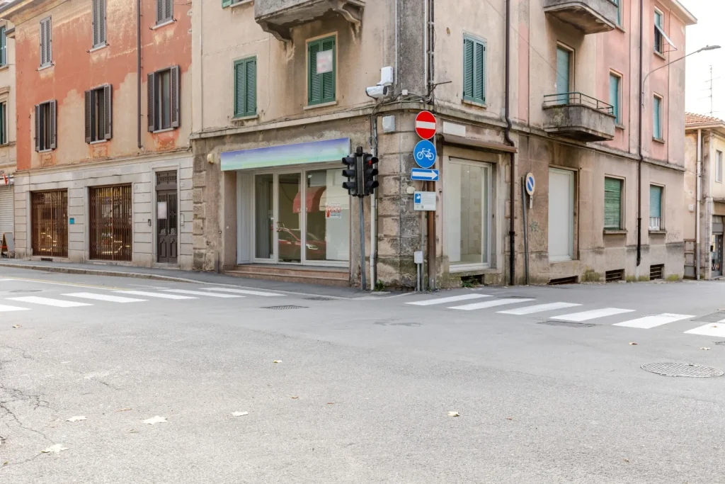 Negozio 130 mq in centro Tradate con 3 vetrine — foto 20