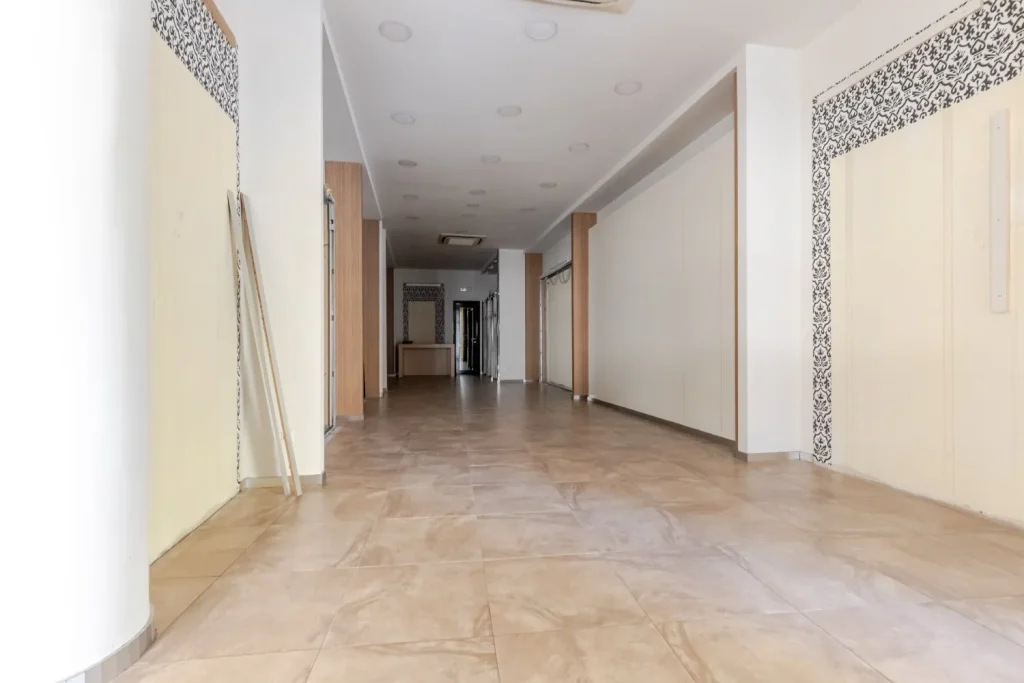 Negozio 130 mq in centro Tradate con 3 vetrine — foto 33