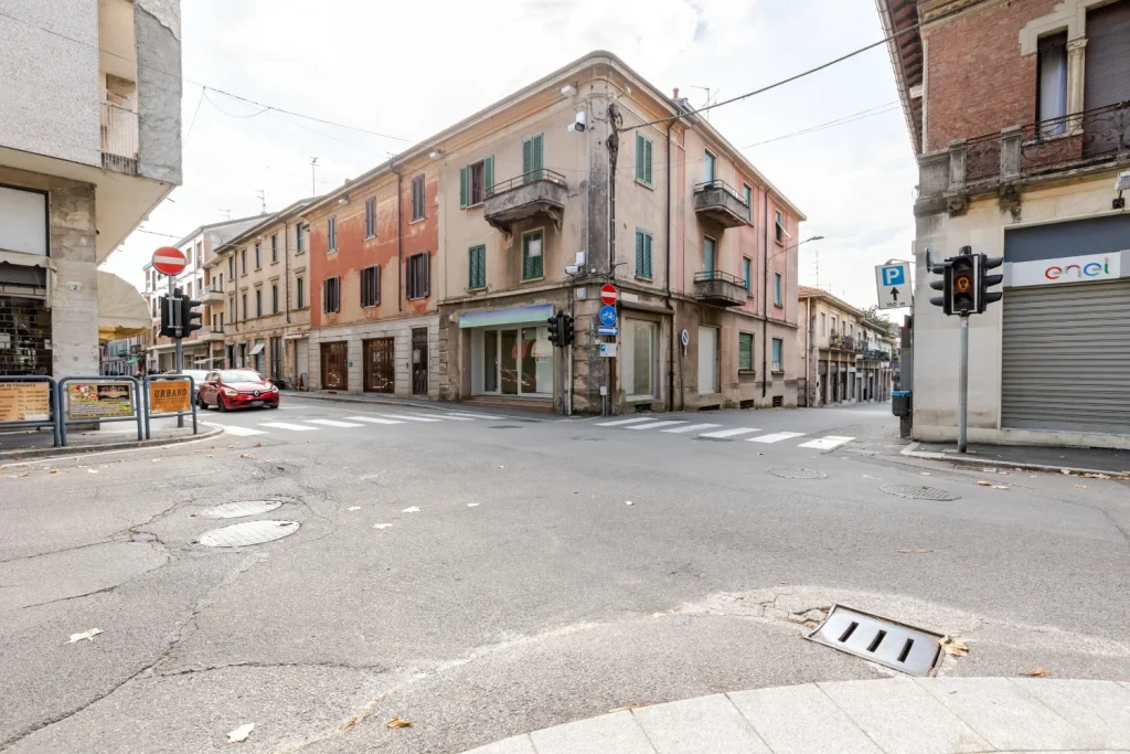 Negozio 130 mq in centro Tradate con 3 vetrine — foto 34